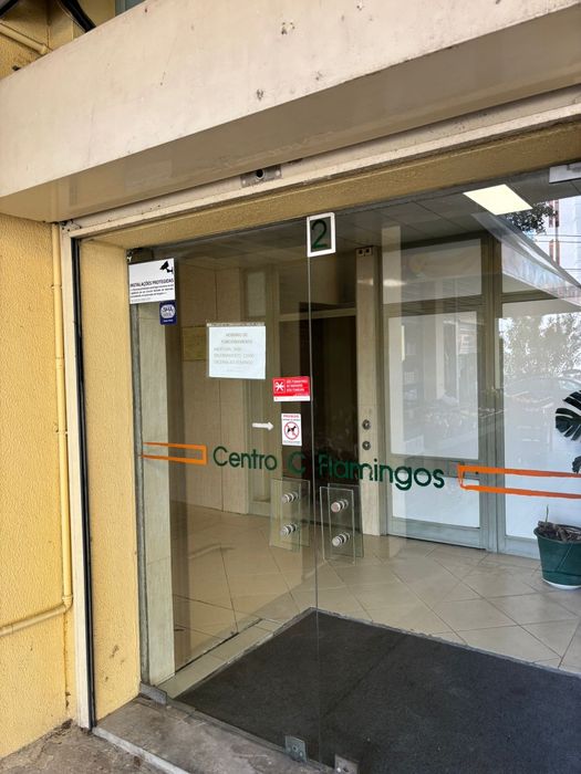 Loja  28 m² área bruta  centro comercial flamingos  Santo António dos cavaleiros