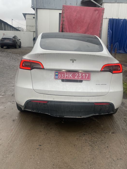 Тесла Y 2022 року