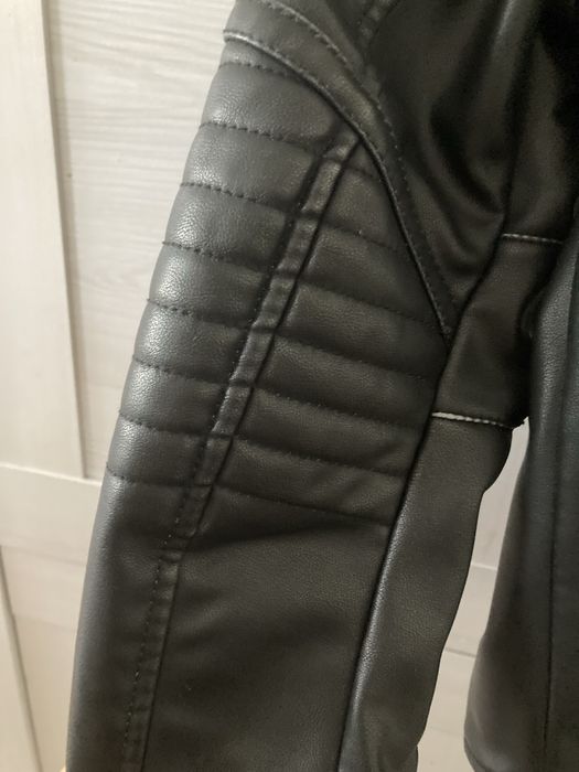 Czarna ramoneska, kurtka Zara