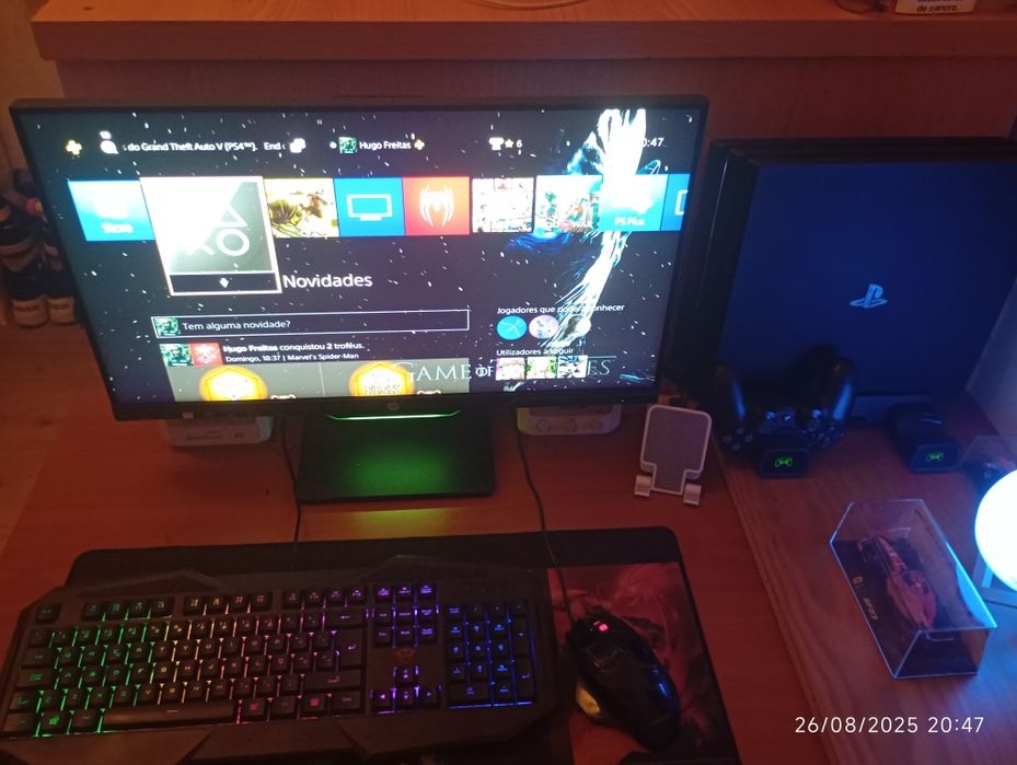 Consola PlayStation 4 Pro 1TB, 2 comandos  e 8 jogos