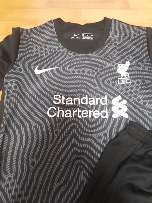 Футбольна форма Ліверпуль