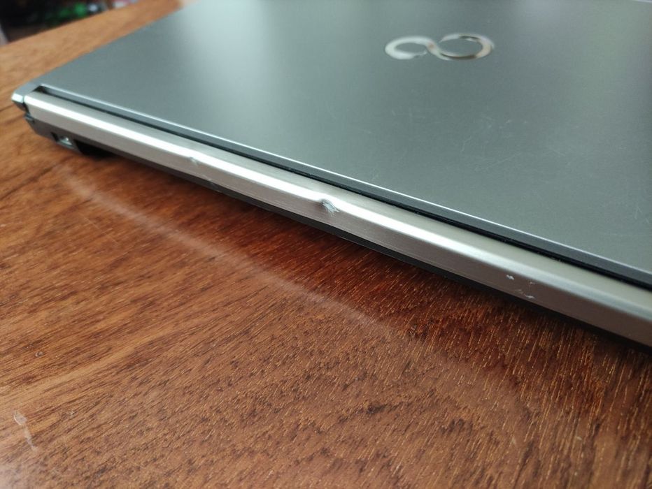 Fujitsu Lifebook E744