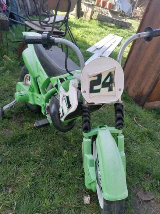 Moto de crianças Scranble eléctrica.