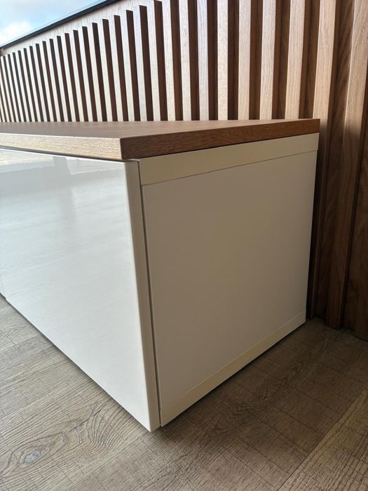 Besta IKEA para TV + tampo de carvalho