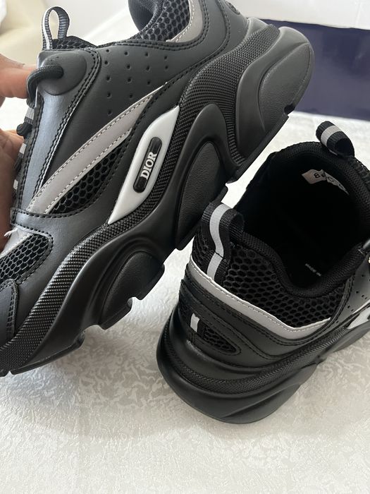 Dior B22