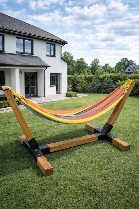 Гойдалка на дерев'яному каркасі