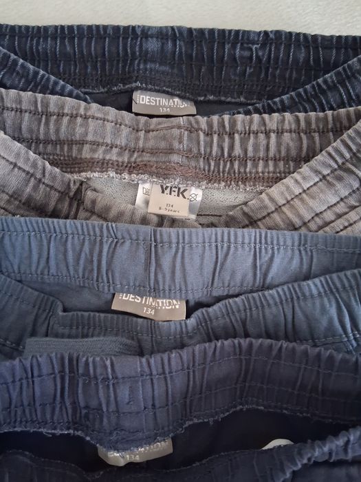 4 x spodnie chłopięce 134 joggery jeansowe