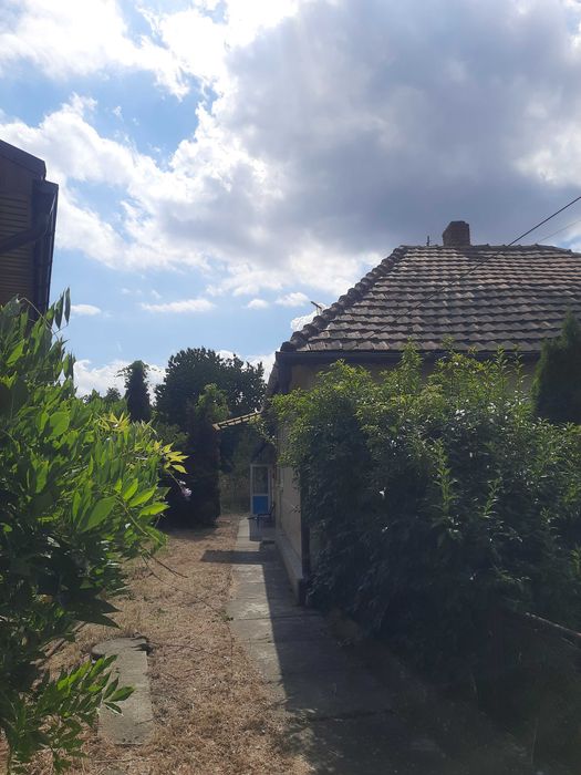 Продаю будинок із земельною ділянкою в м.Чоп
