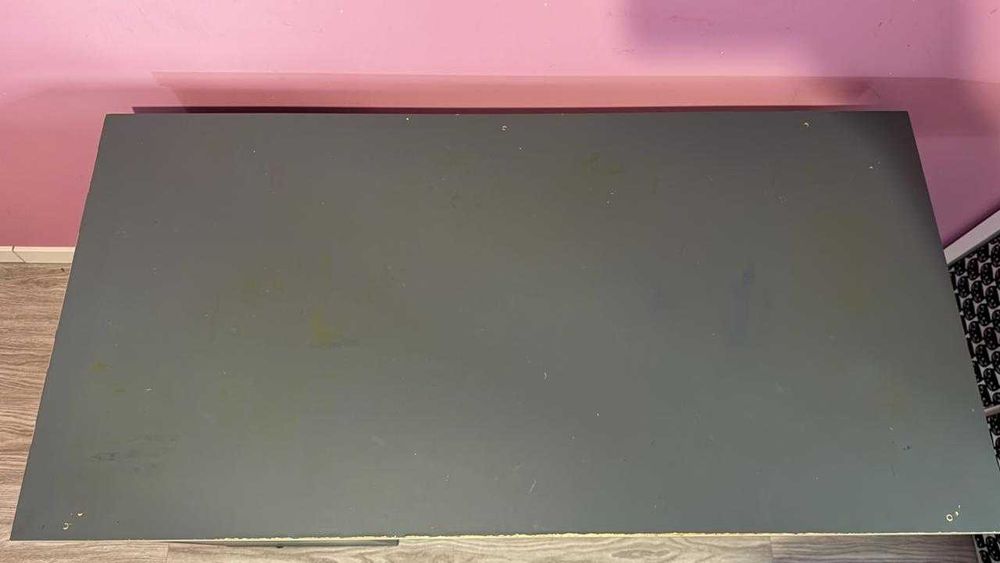 Biurko IKEA ALEX z szufladami i szarym blatem
