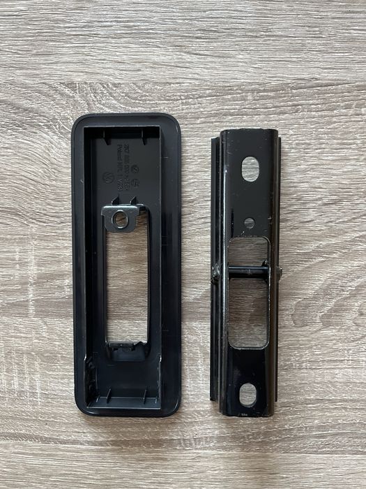 Zestaw mocowań foteli 2rzedu wraz z osołonkami Ford Connect/Vw Caddy