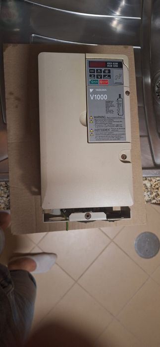 INVERTER de corrente eléctrica.