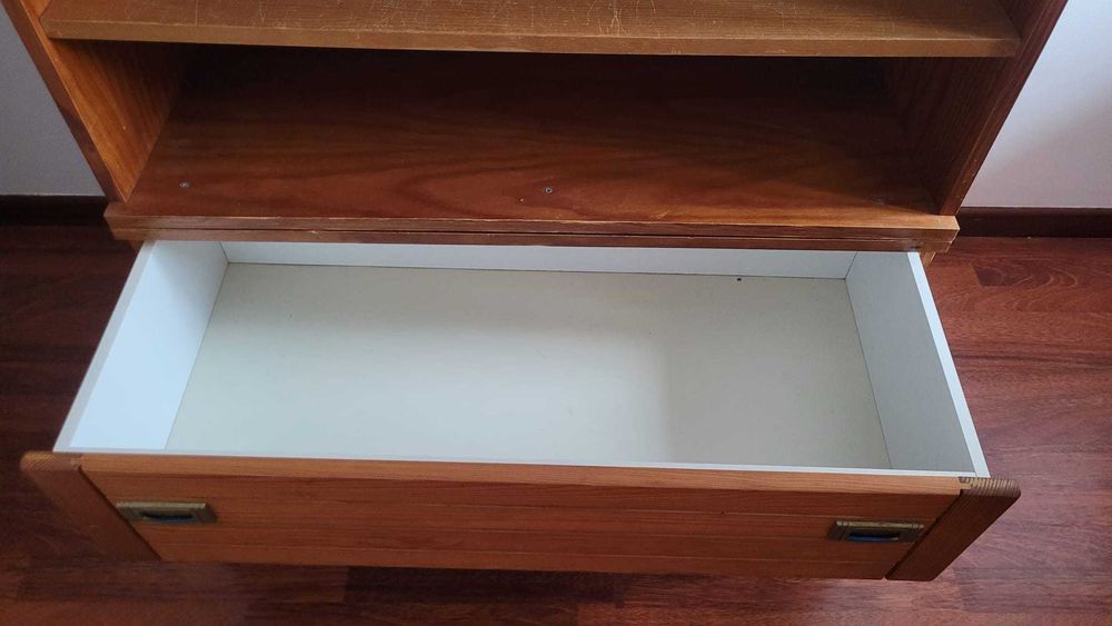 Mobília em pinho (4 móveis para quarto ou outra divisão)