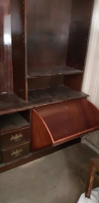 Estante estilo ingles madeira envernizada