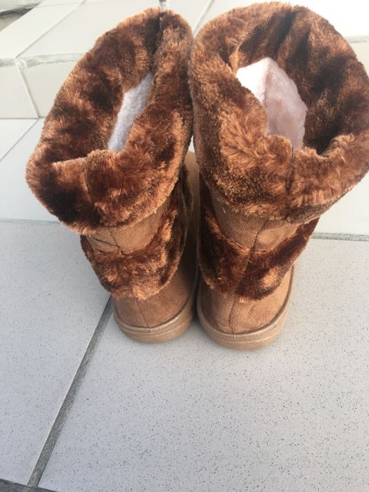 Жіночі зимові валяночки.