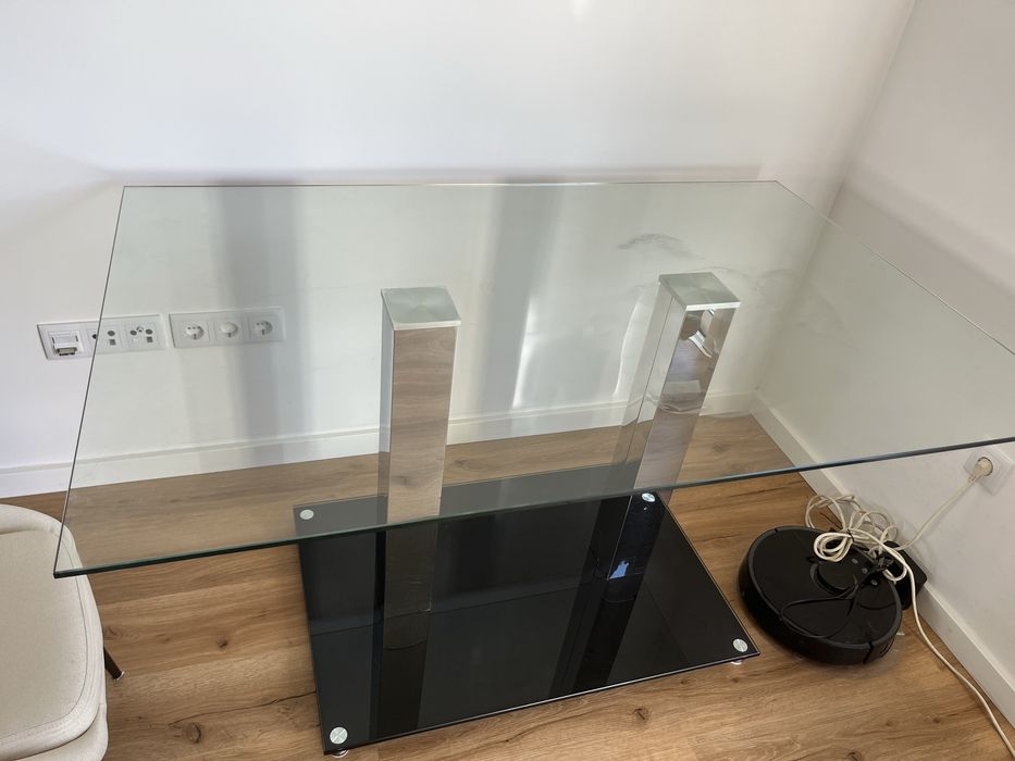 Mesa de jantar de vidro