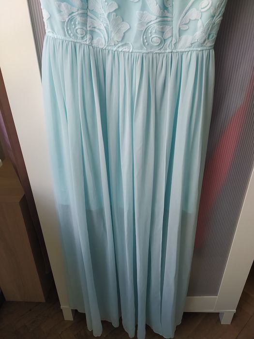 Długa błękitna sukienka