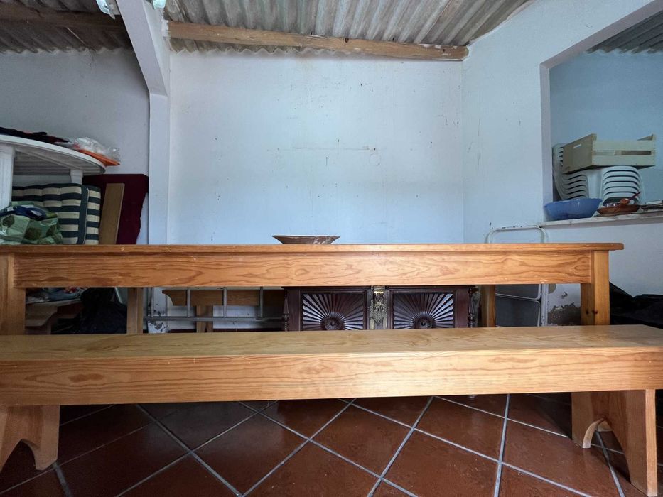 Mesa grande madeira maciça (280cm) + 2 bancos corridos