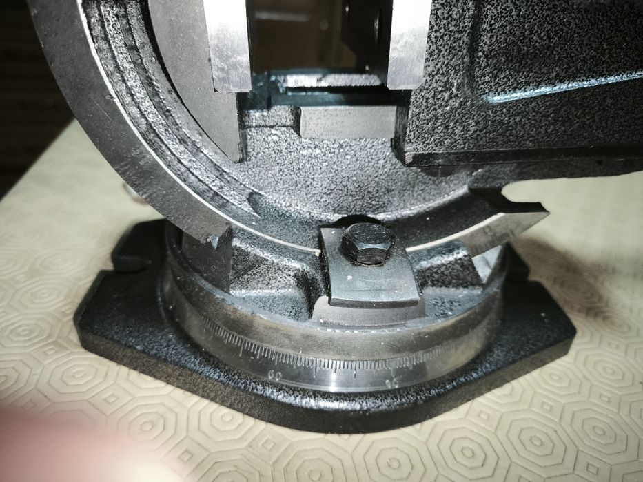 Torno morsa bancada inclinavel 2 eixos 100mm