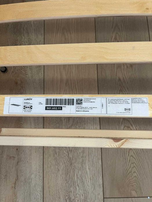 Cama de madeira + estrado solteiro 90*200 ikea, pouco pouco uso. Motivo da venda : troca de casa