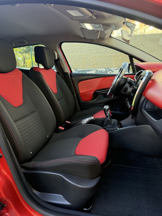 Clio Tce 0.9 Turbo• Red Interior Touch Pack • Hands Free • Ecran • Camera de Ré • Keyless Entry • Keyless Start • Poucos Km • IPO 7/27 • Revisado