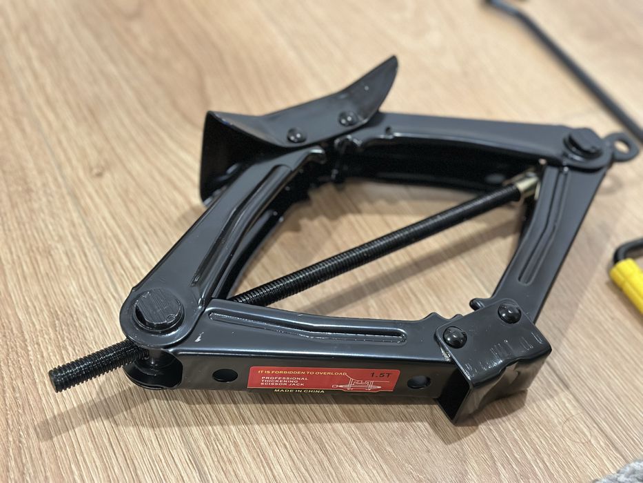 Scissor Jack 1.5 Toneladas