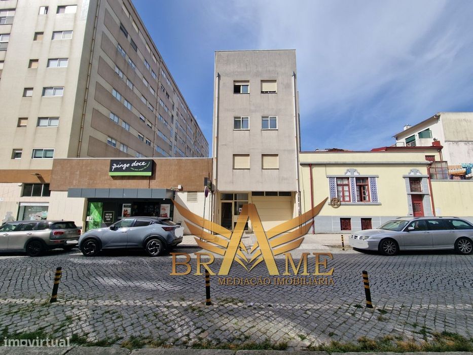 Apartamento T2 Com Lugar De Garagem | Rua Da Constituição - Porto