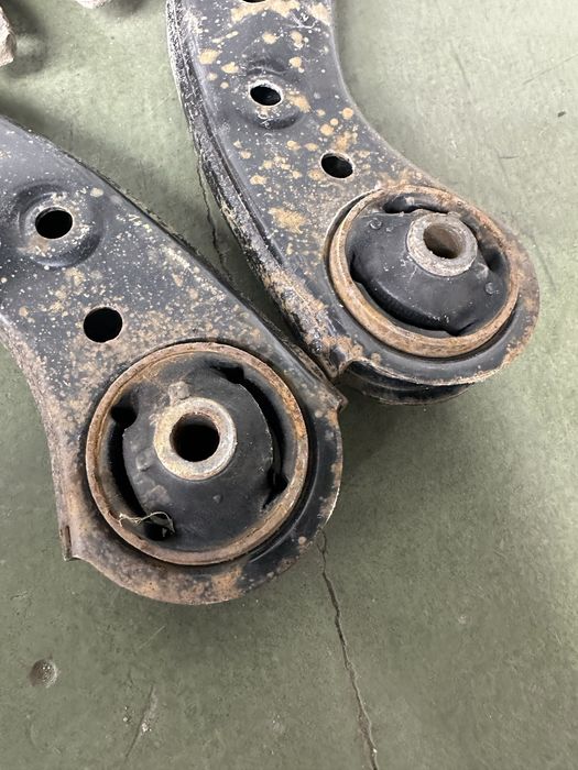 Передні важелі Toyota/Lexus