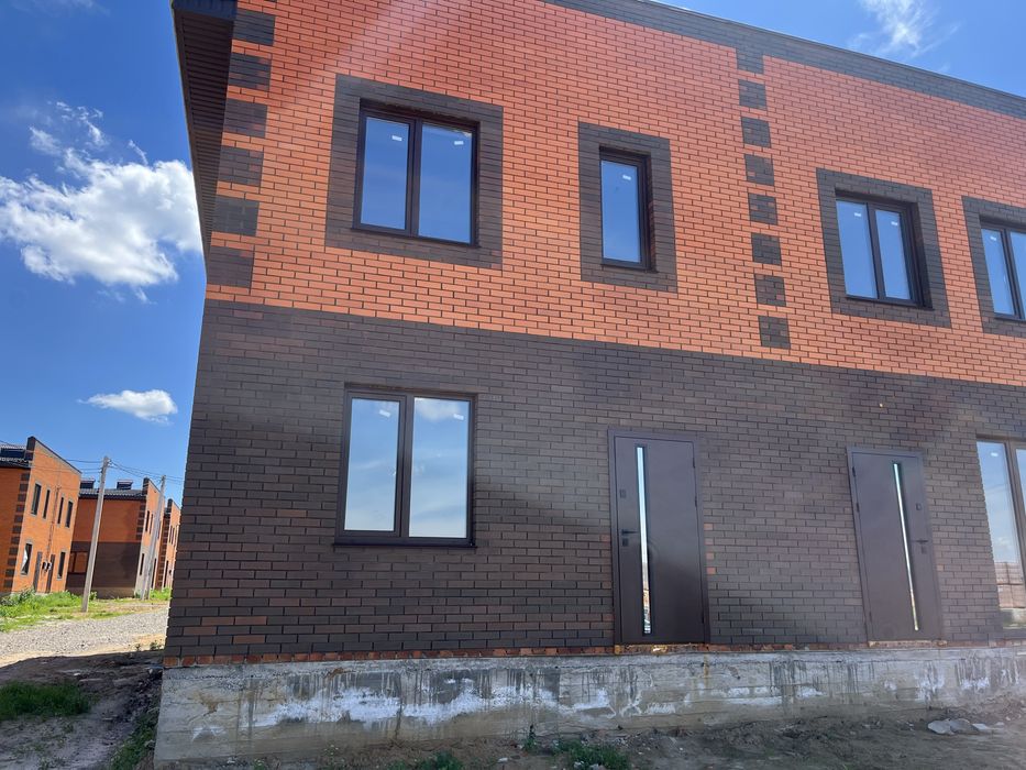 Продаж 2 поверхових таунхаусів. Без комісії для покупця.