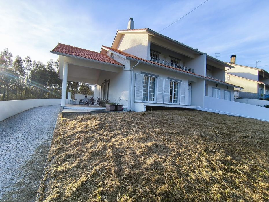 Moradia V3 Geminada Oliveira de Frades