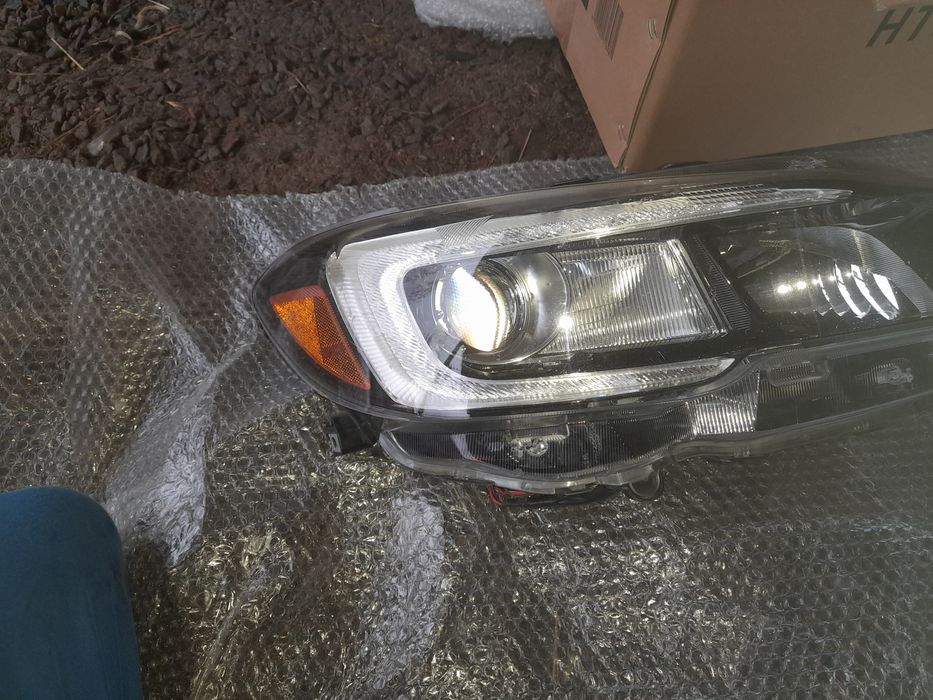 Фара права Subaru WRX STI