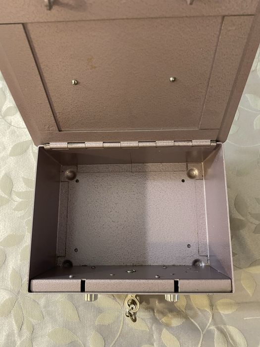 Cofre com chave e codigo