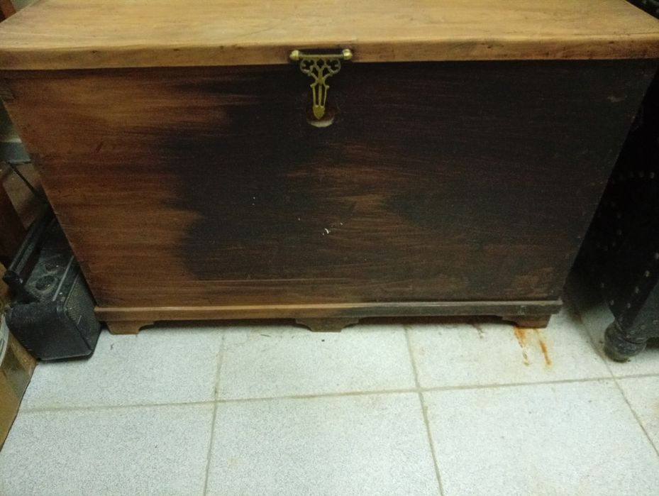 Arca em madeira para arrumação