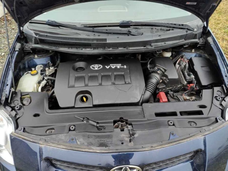 Sprzedam Toyota AURIS E15 124KM LPG PPF piękny nowe lampy długie OC