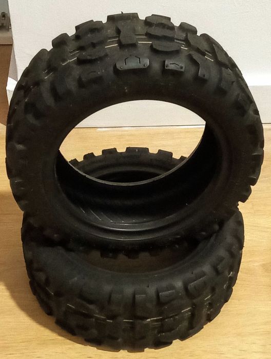 2 Pneus CST 90/65 de trotinete
