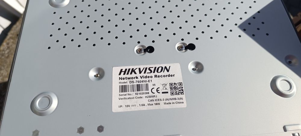 Hikvision 4 kanałów z dyskiem 1tb
