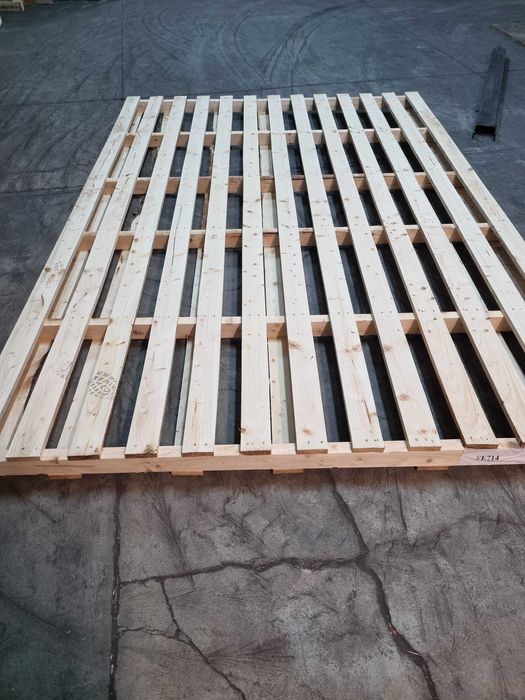 Duże palety 3x2 metra.