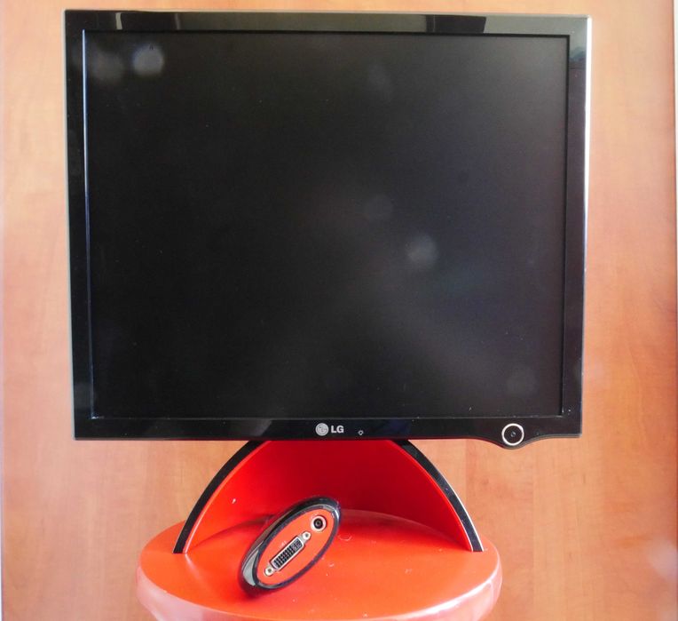 Monitor komputerowy LG 19"