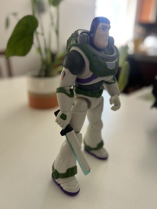 Mattel Lightyear Figura Buzz com luz e som 30cm