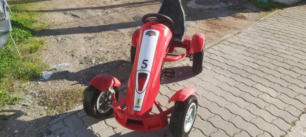 kart Berg Ferrari FXX a pedais novo.