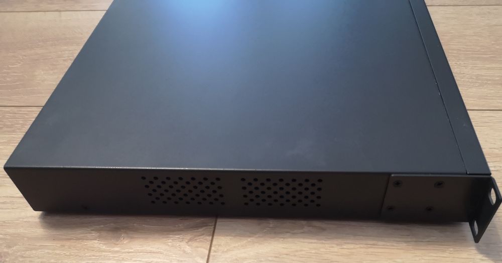 Switch 24 port Interlogix PoE rack monitoring CCTV