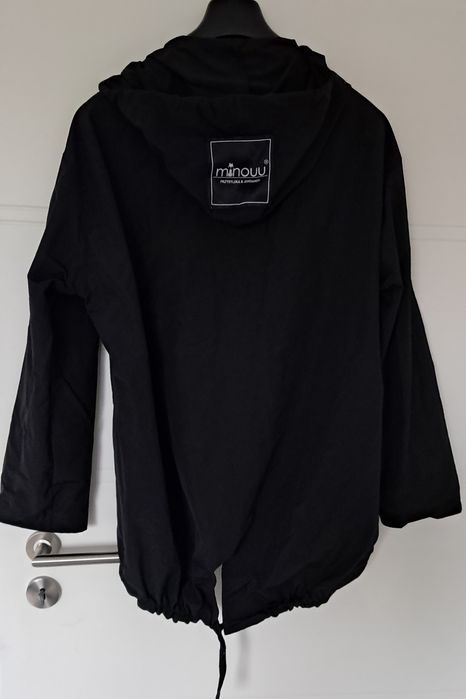 Czarna parka Minouu