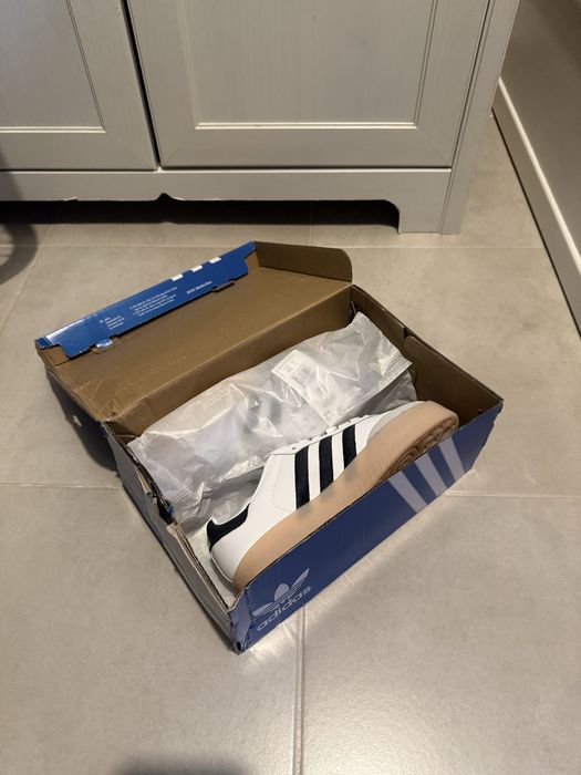 Adidas Samba modelo de mulher