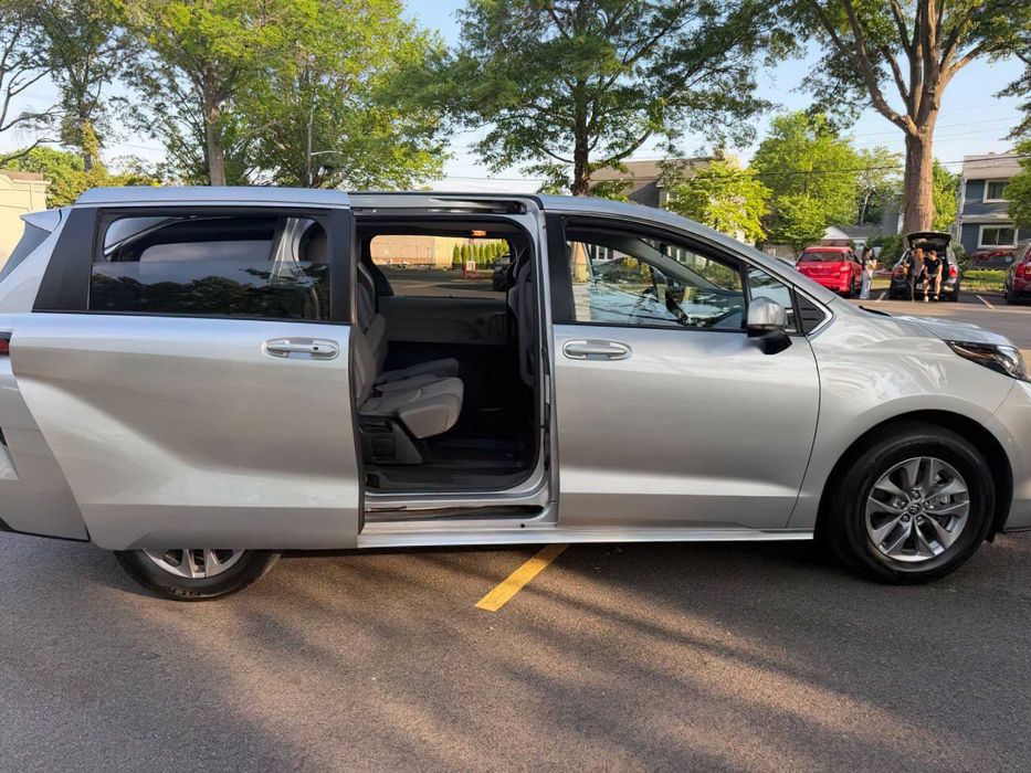 Toyota Sienna      2022