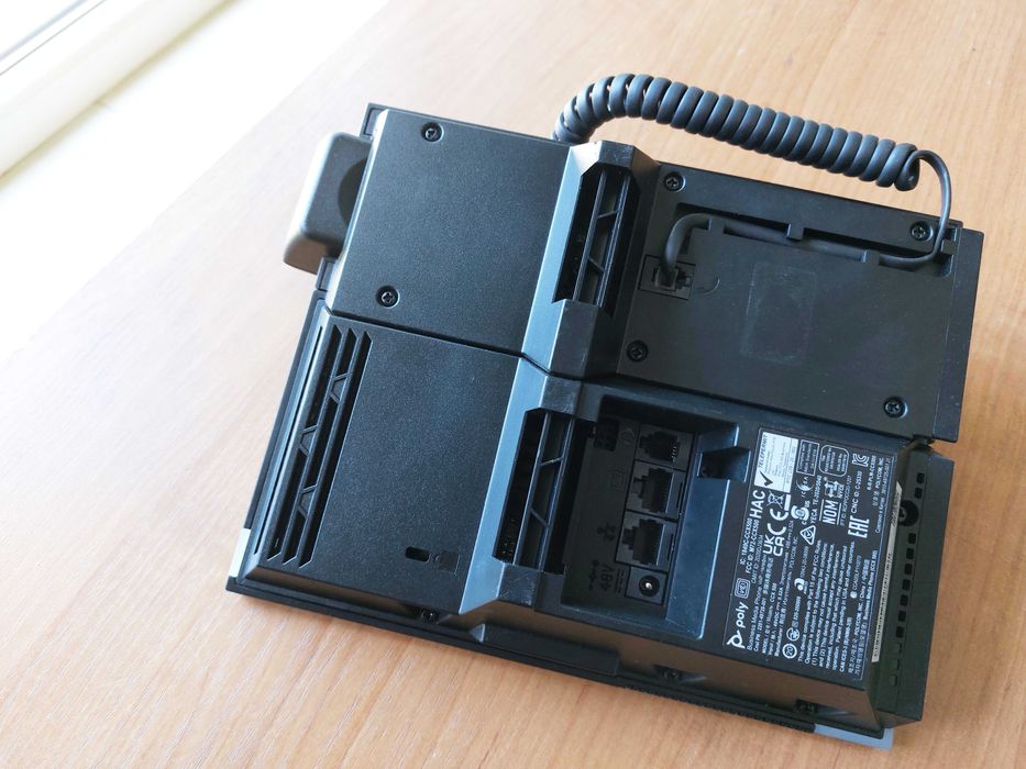 Telefon stacjonarny IP VoIP Teams Poly CCX 500