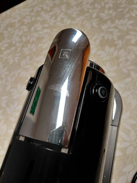 Maquina café NESPRESSO - delonghi - como nova