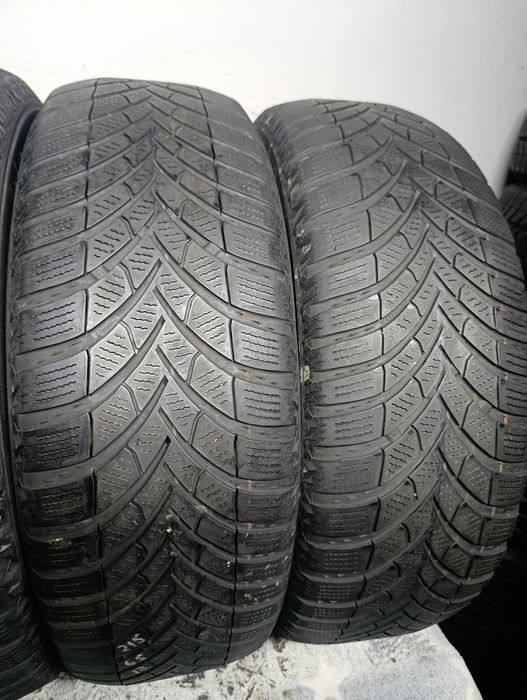 Шини резина 215*65 R17 Semperit