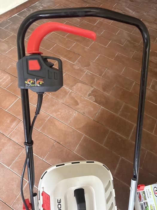 Venda Maquina cortar relva electrica, como nova