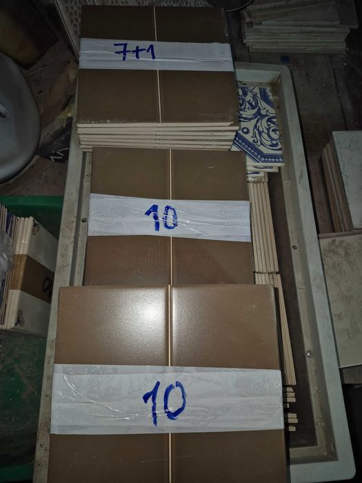 Lote 28 Azulejos 20x20 cm – Castanho Chocolate (Novos/Stock)