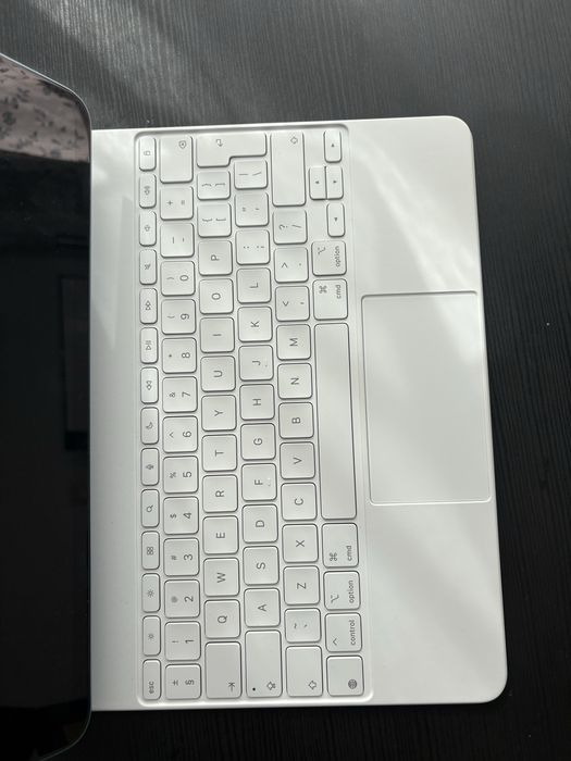 Sprzedam klawiaturę do Ipad air 13 cali