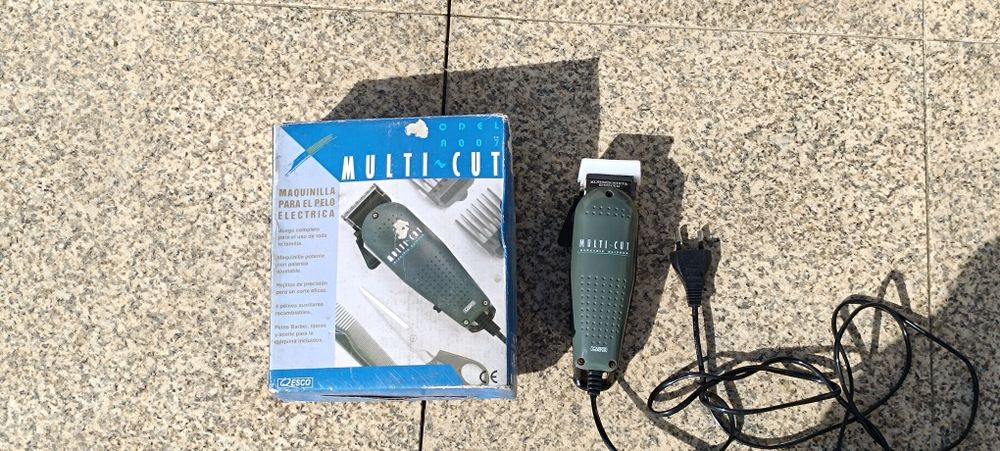 Máquina de Cortar Cabelo Elétrica Qesco Multi-Cut 007 - Com Caixa